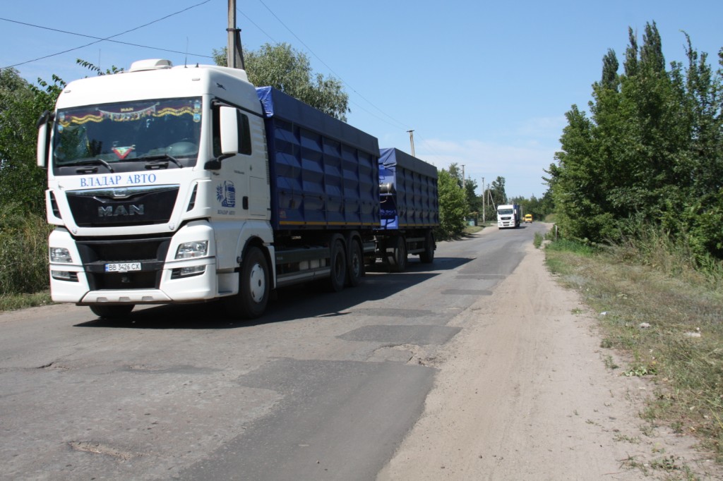 Великогабаритний  транспорт руйнує дороги (Перелік місць відстою  по Луганській області)
